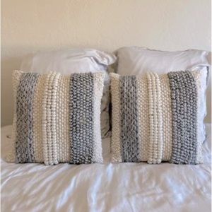Potter barn Textured Pillow Set